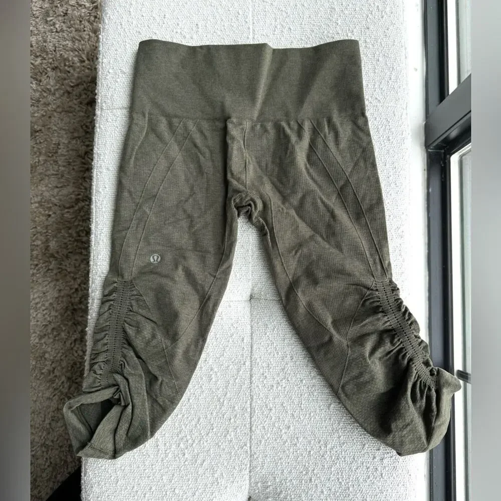 Lululemon Women’s In The Flow Crop Ribbed Ruched Seamless Leggings Size 4